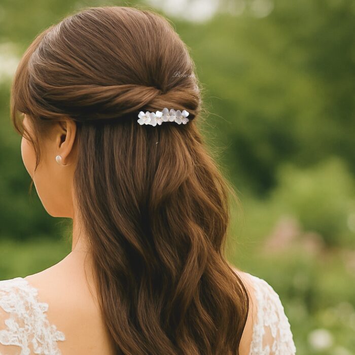 お花のバレッタ パールとジルコニア 小さめバレッタ - 画像 (2)