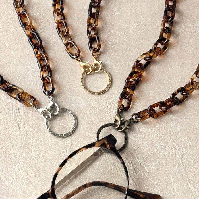 鎖チェーンのメガネホルダーネックレス